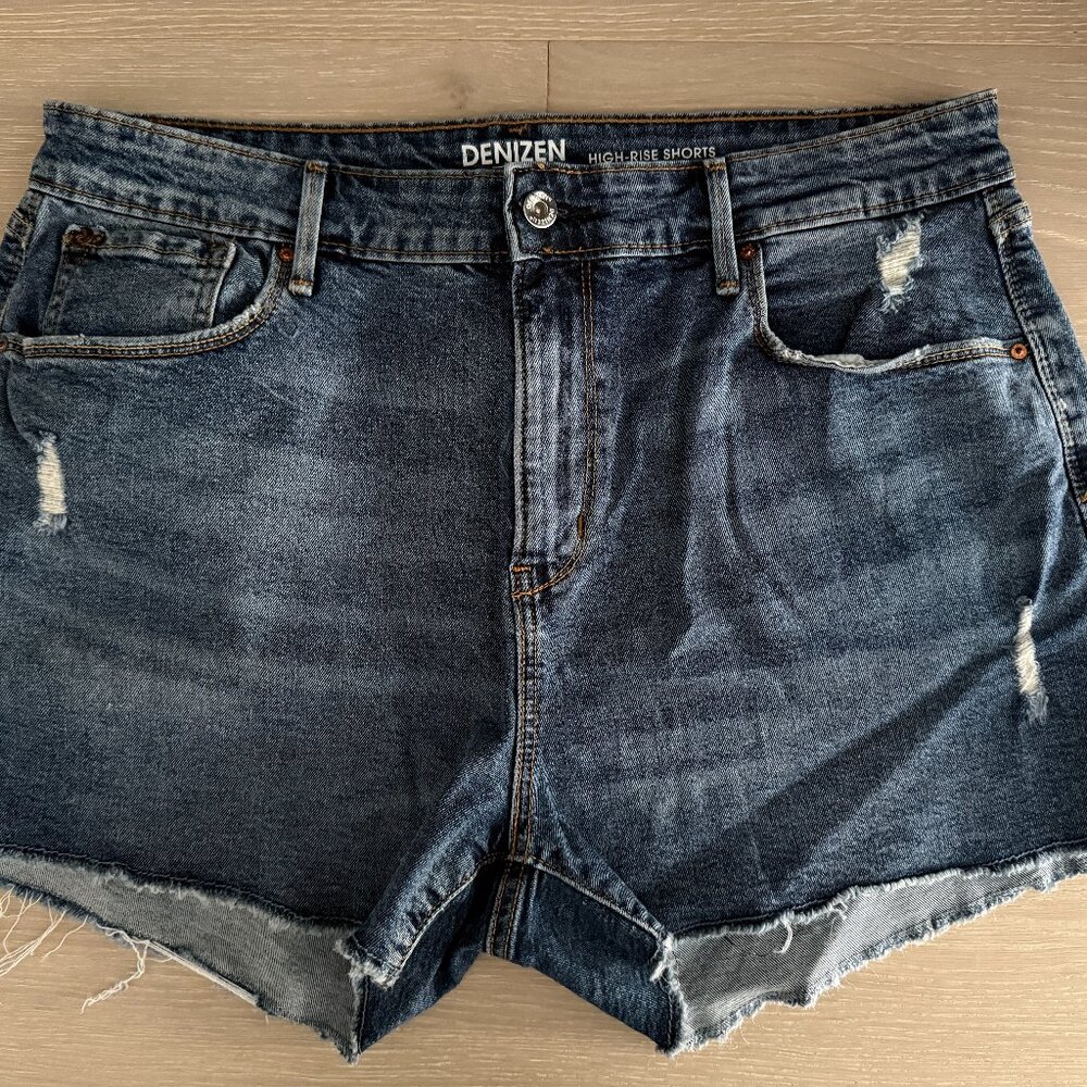 NWOT Levi's Denizen Women's High-Rise Jean Shorts Size14 - W32